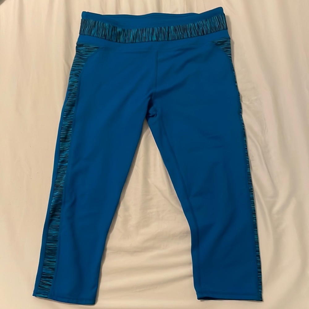 Fabletics Camacan capri legging - size S